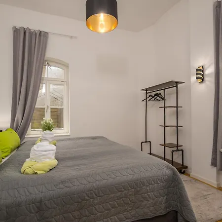 Sweethome - Luxus Pur - Grosse Kueche, Terrasse, Stellplatz, Wifi Apartamento Halle (Saale)